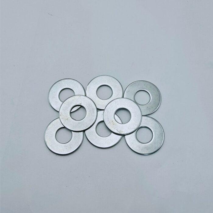 Compre Arruela Lisa 3/8 Zincada de aço carbono. Ideal para distribuição de carga e proteção de superfícies. Garanta a fixação segura dos seus projetos!