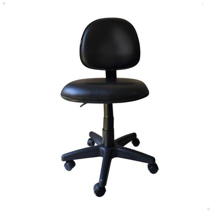 Base giratória de aço com cinco rodízios de nylon anti-risco.