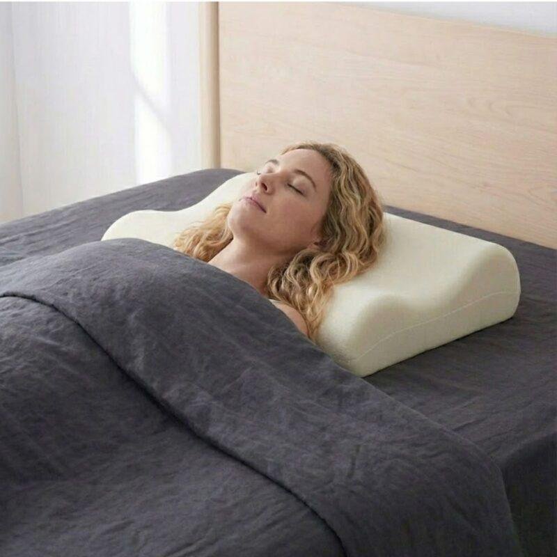 Travesseiro cervical ondulado de espuma NASA com dois níveis de altura (12 e 14cm).