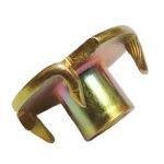 Imagem de um kit com porca garra m4 500 peças com acabamento bicromatizado.